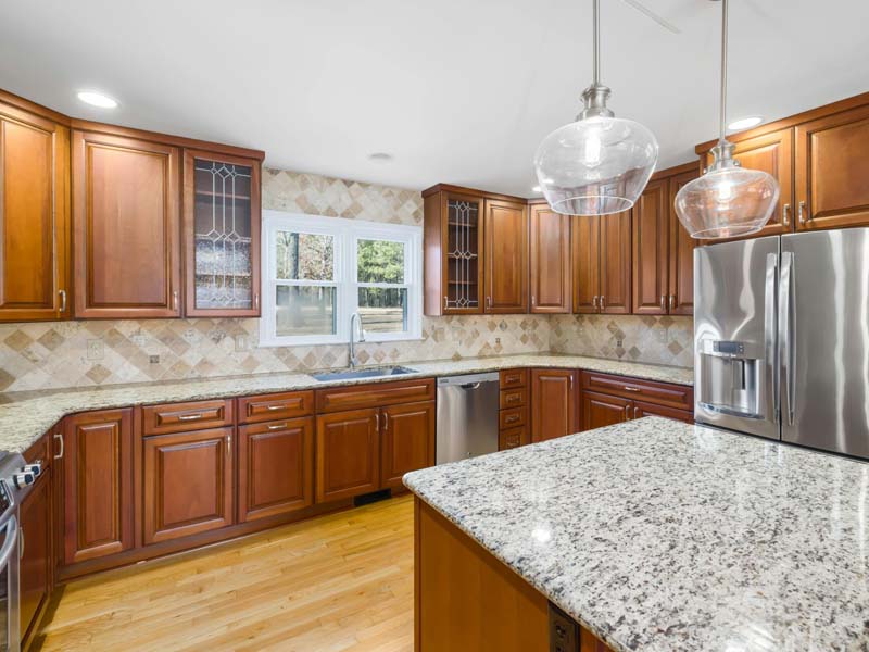 honey oak kitchen cabinets